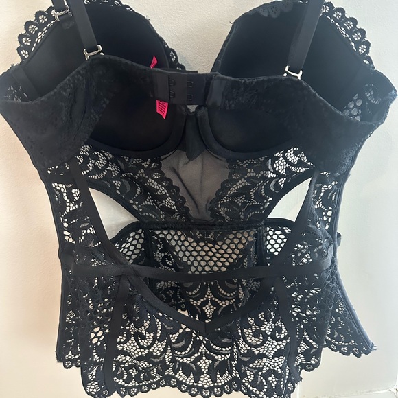 Black lace corset from la Senza - Picture 2 of 4
